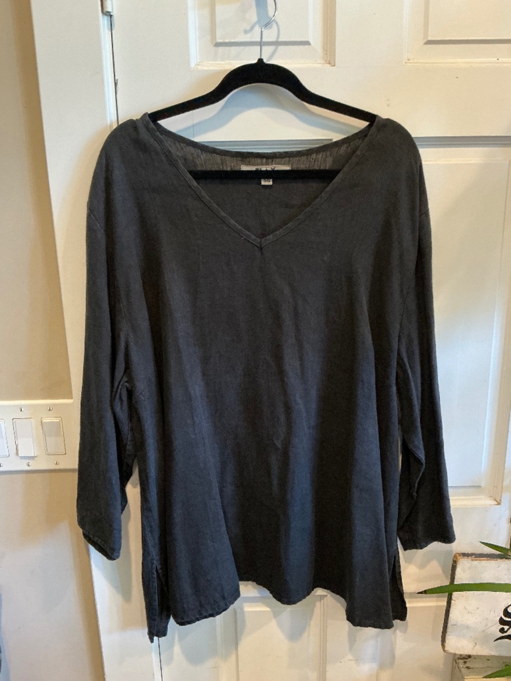 Flax A lined long sleeve top in black!  Plus size 3G!